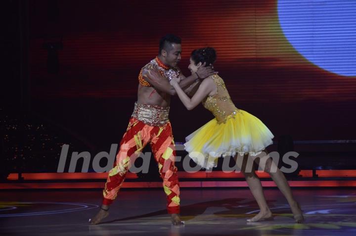 Sophie Choudry performs on Jhalak Dikhla Jaa