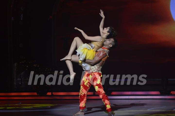 Sophie Choudry performs on Jhalak Dikhla Jaa