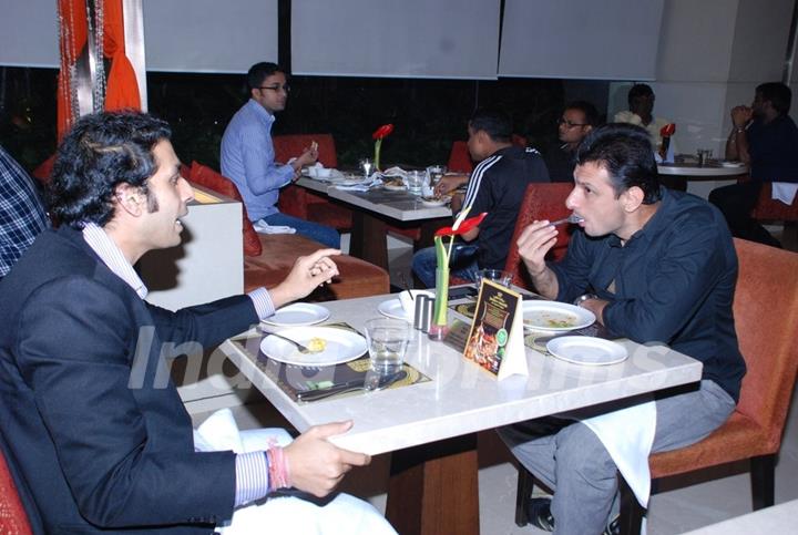 Rushad Rana was seen having a candid chat with the manager at the Lucknow Food Fest