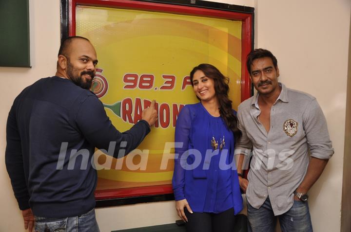 Ajay, Kareena and Rohit pose for the media at Radio Mirchi Studio