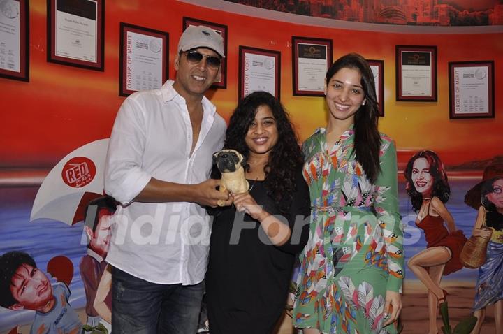 Rj Malishka poses with Akshay and Tammanah at the Promotion of Entertainment on Red FM