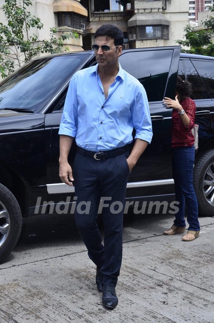 Akshay Kumar poses for the media at the Special Sale of Garments of the movie Entertainment