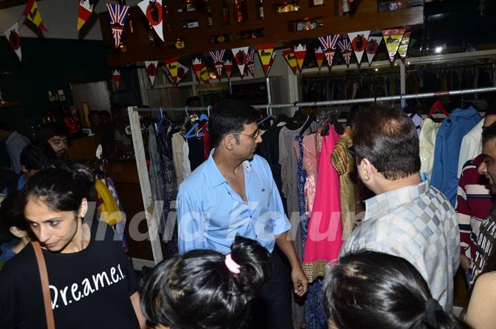 Akshay Kumar checks out the clothes at the Special Sale of Garments of the movie Entertainment