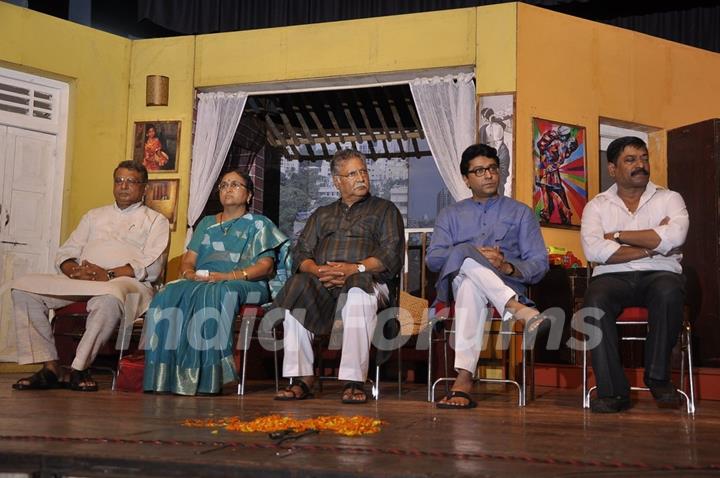 Artists along with Raj Thackeray at the Celebration of 100 Shows of Marathi Drama Gholat Ghgol