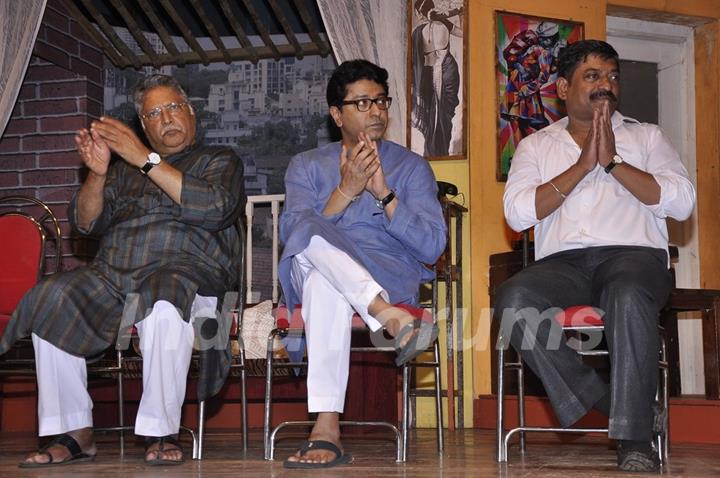 Raj Thackeray, Vikran Gokhale and Sanjay Narvekar at the Celebration of 100 Shows of Gholat Ghgol