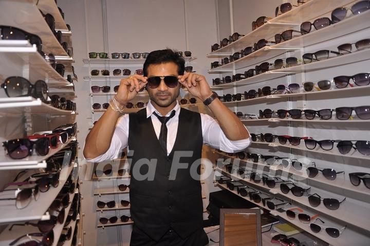 Mohammad Nazim tries out various shades at Parikrama Fashion Exhibition