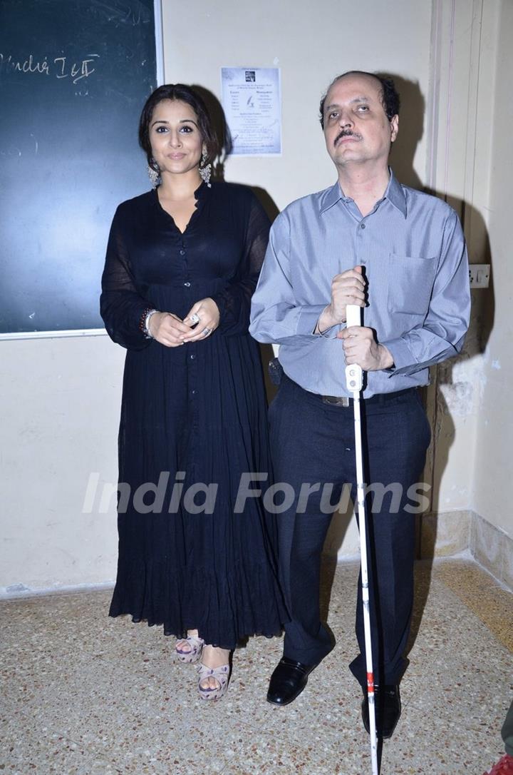 Vidya Balan poses with a Visually Impaired man