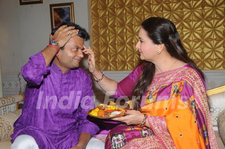 Poonam Dhillon puts a tilak on her brother's forehead for Raksha Bandhan