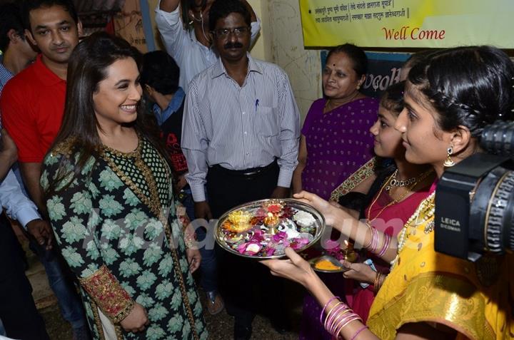 Rani Mukherjee being welcomed by a school girl at the Promotion of Mardaani at a Local School