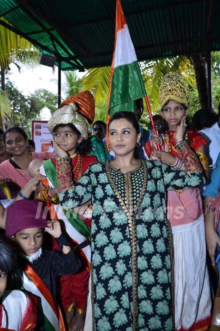 Rani Mukherjee with the kids of a Local School