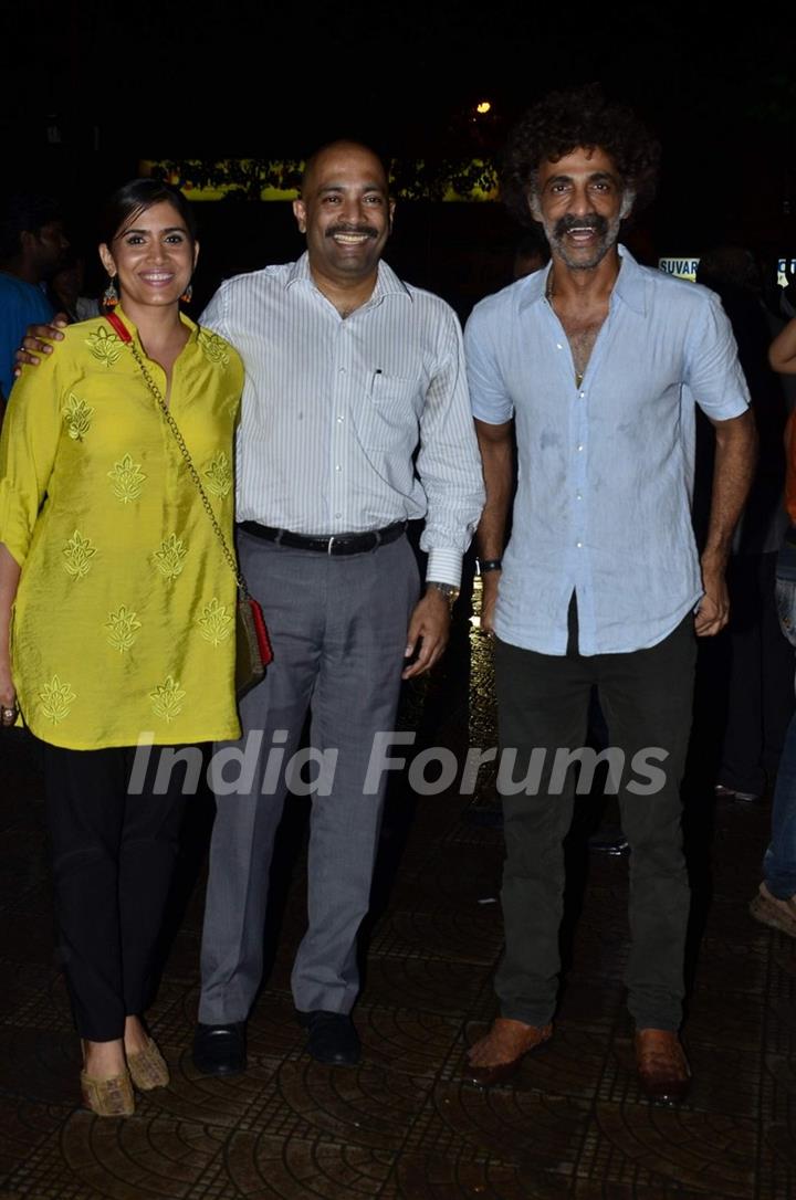 Sonali Kulkarni at the Premiere of Makrand Deshpande's Saturday Sunday