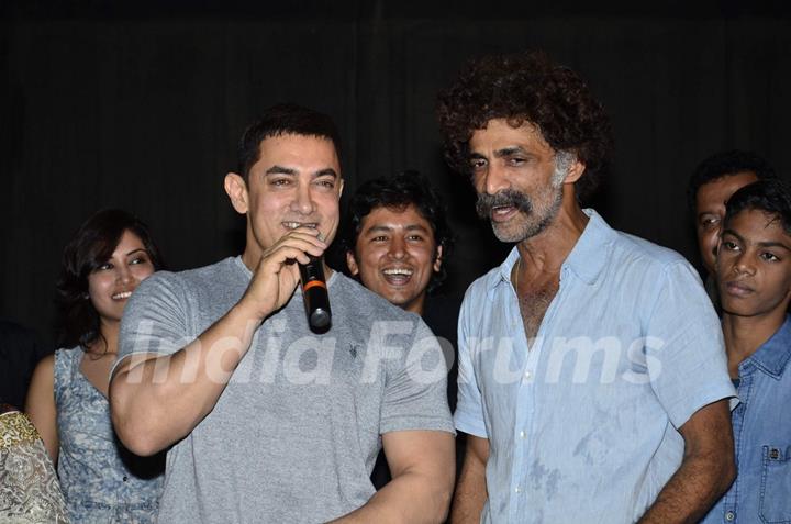 Aamir Khan was seen interacting with the audience at the Premiere of Saturday Sunday