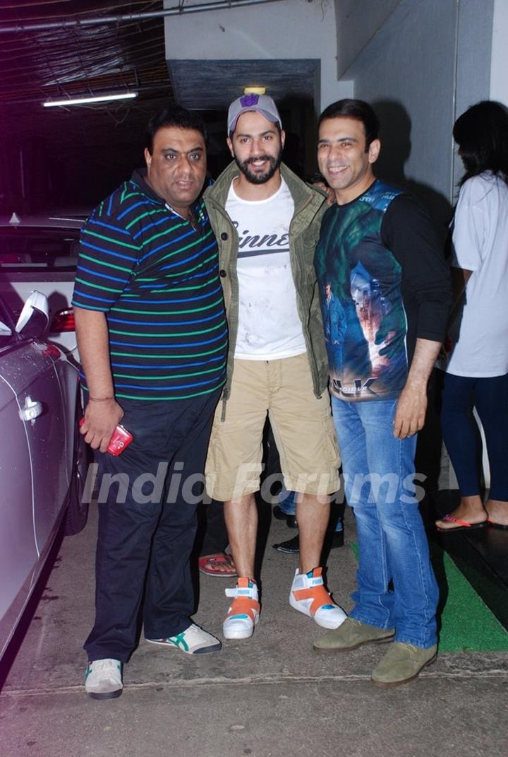 Varun Dhawan poses with Sajid- Farhad at the Special screening of Entertainment