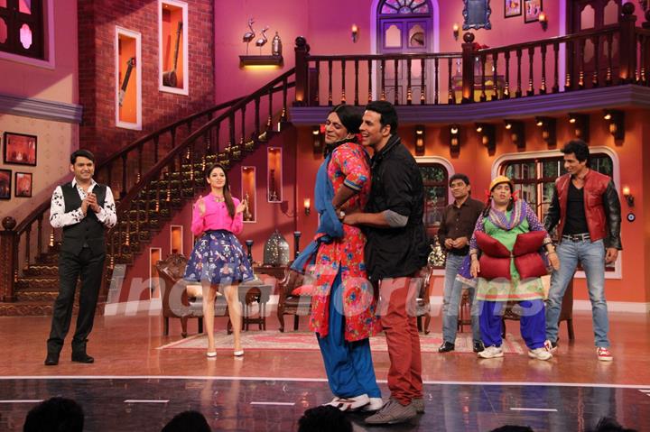 Akshay Kumar was seen dancing with Gutthi on Comedy Nights with Kapil