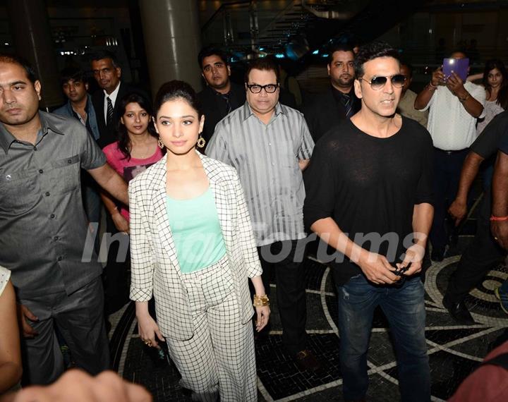 Ramesh Taurani, Akshay Kumar and Tammanah at the Promotion of Entertainment in Delhi