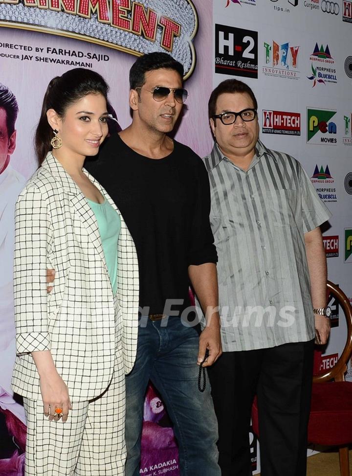 Ramesh Taurani, Akshay Kumar and Tammanah pose at the Promotion of Entertainment in Delhi