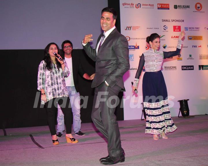 Akshay Kumar performs at the Premiere of movie 'Entertainment'