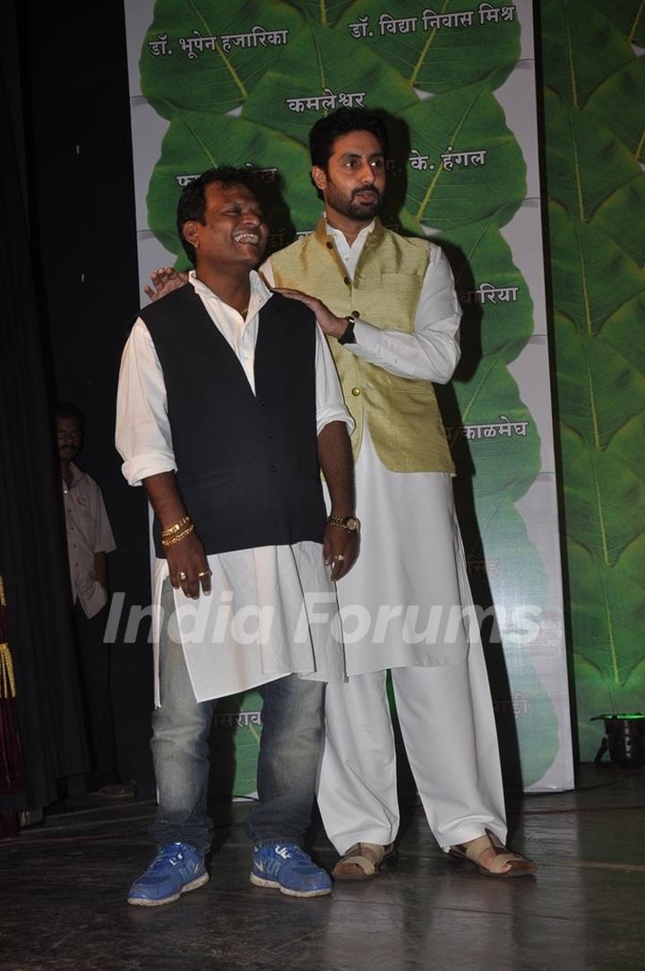 Abhishek Bachchan with a guest at Yuvak Biradri's 40th Anniversary