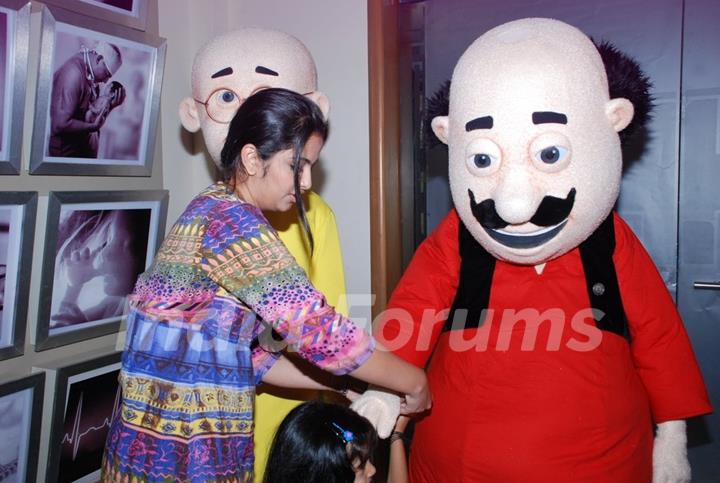 Avika Gor ties rakhi to Nicktoon Motu