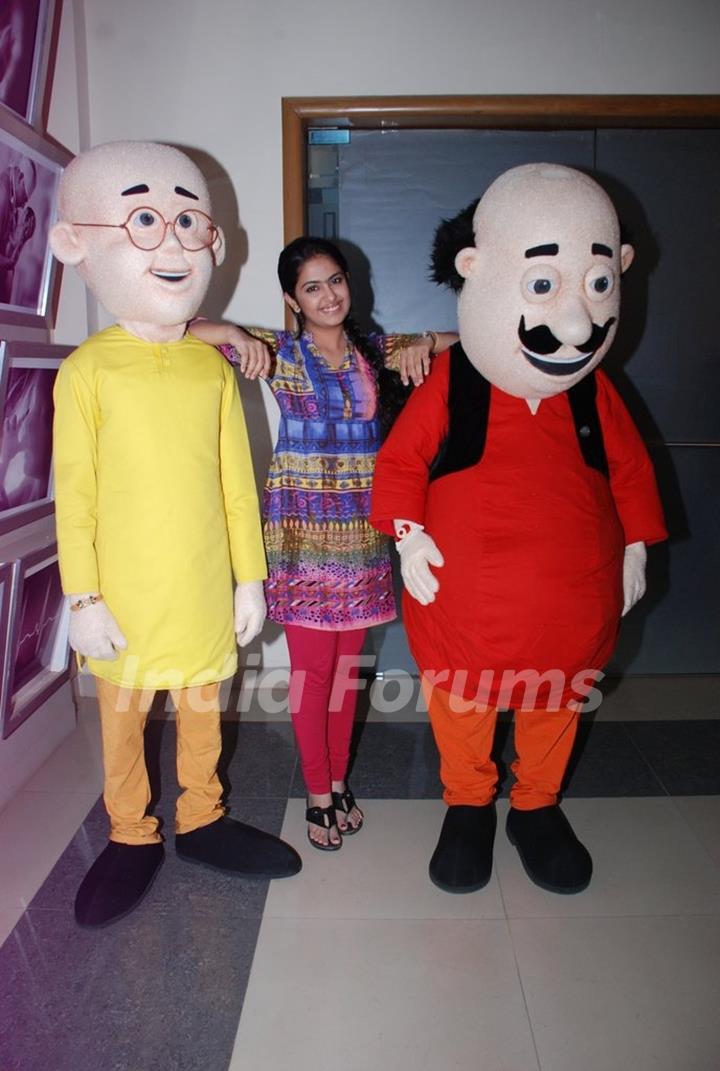 Avika Gor poses with Nicktoons Motu and Patlu