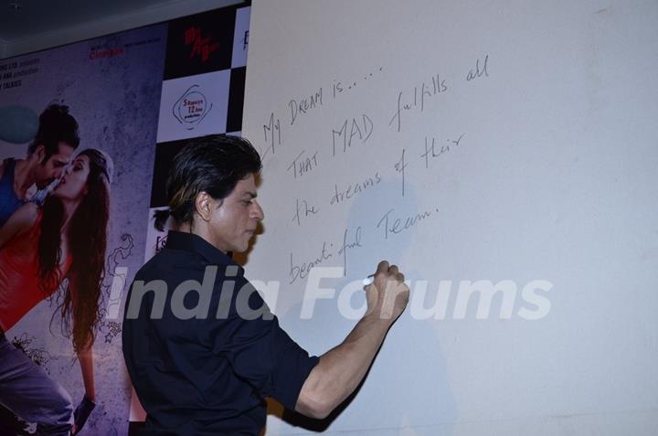 Shah Rukh Khan was seen signing his autograph at the Promotion of Mad About Dance