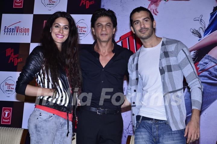 Saahil Prem and Amrit Maghera pose with Shah Rukh Khan at the promotion of Mad About Dance