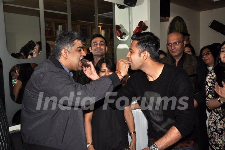 Vatsal Sheth feeds cake to a friend at the 100 Episodes Completion Party