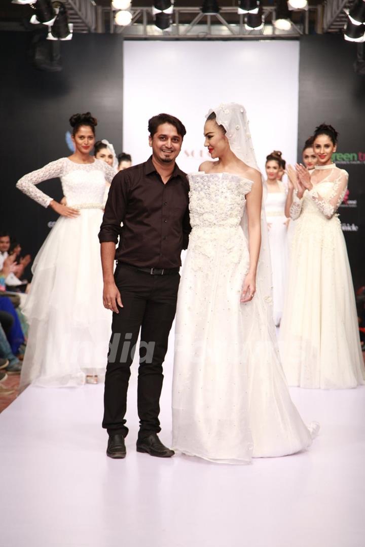 Model showcases the beautiful and elegant designs at the Bangalore Fashion Week Day 3