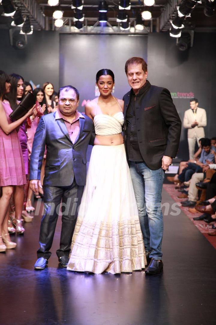 Mugdha Godse walks the ramp with designers at Bangalore Fashion Week Day 3