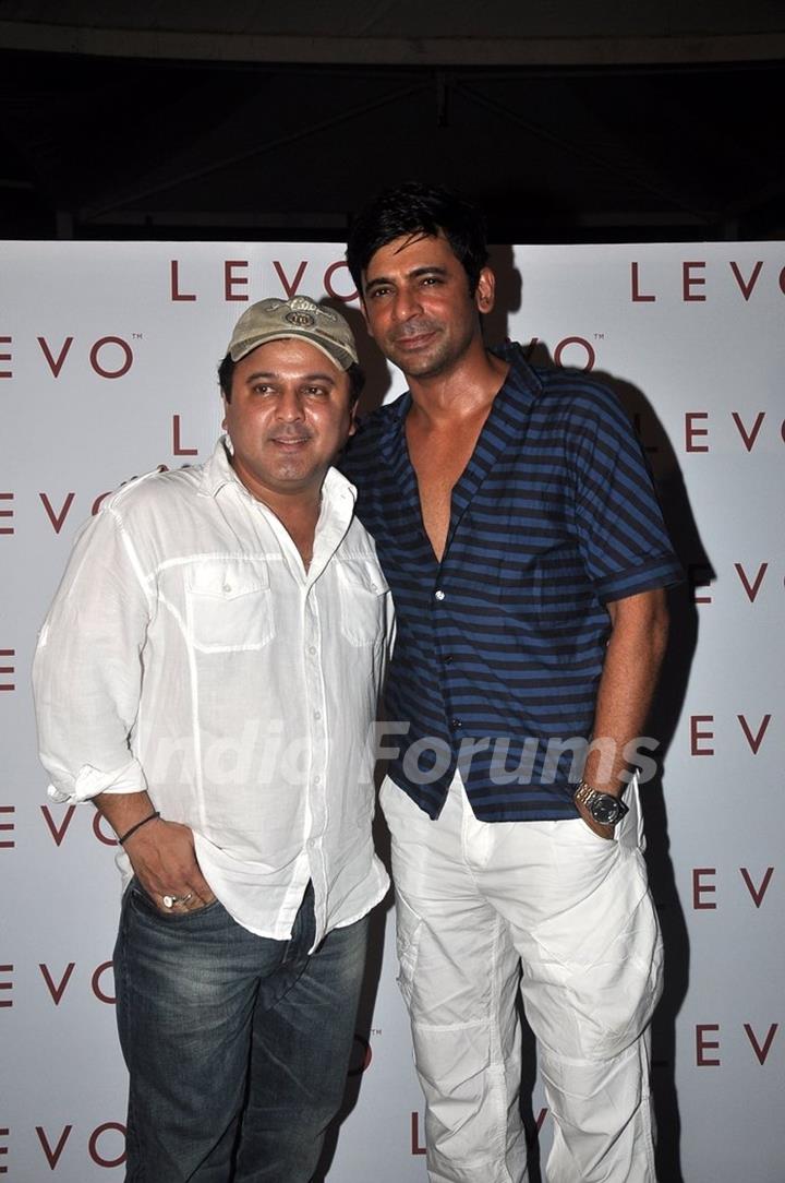 Ali Asgar and Sunil Grover pose for the media at Melissa Pais Birthday Bash