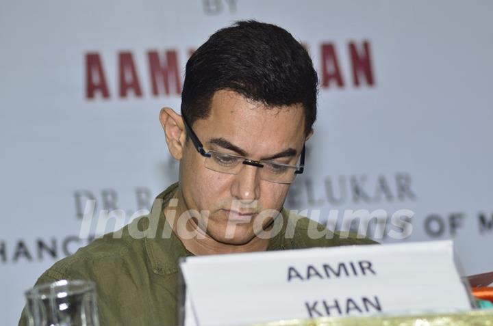 Aamir Khan goes through the Communicative Marathi Book at the Launch