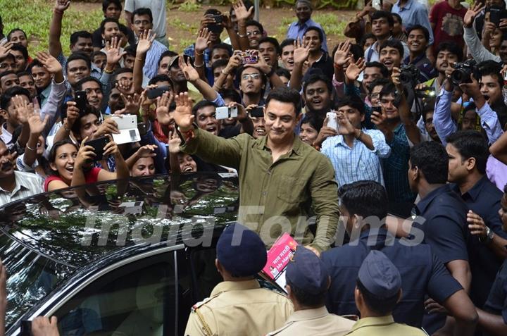 Aamir Khan waves outs to fans