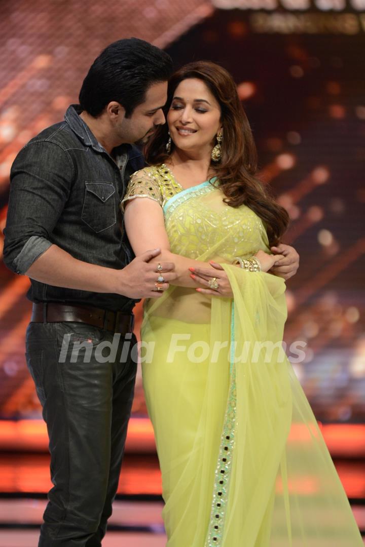 Emraan Hashmi performs with Madhuri Dixit at the Promotion of Raja Natwarlal on Jhalak Dikhla Jaa