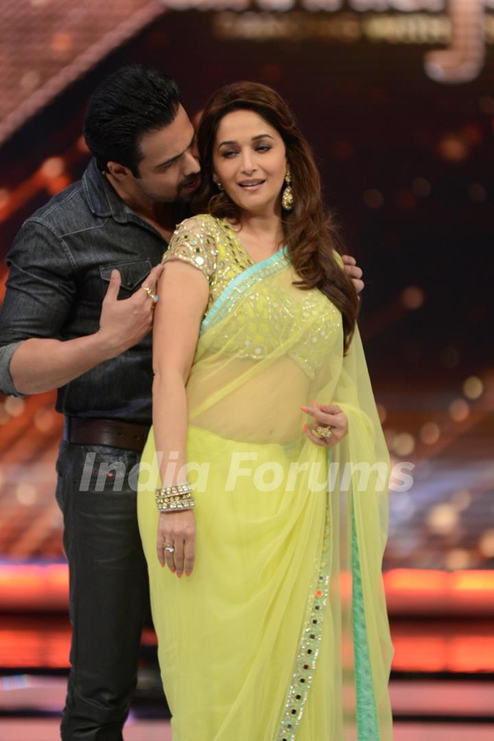 Emraan Hashmi performs with Madhuri Dixit at the Promotion of Raja Natwarlal on Jhalak Dikhla Jaa