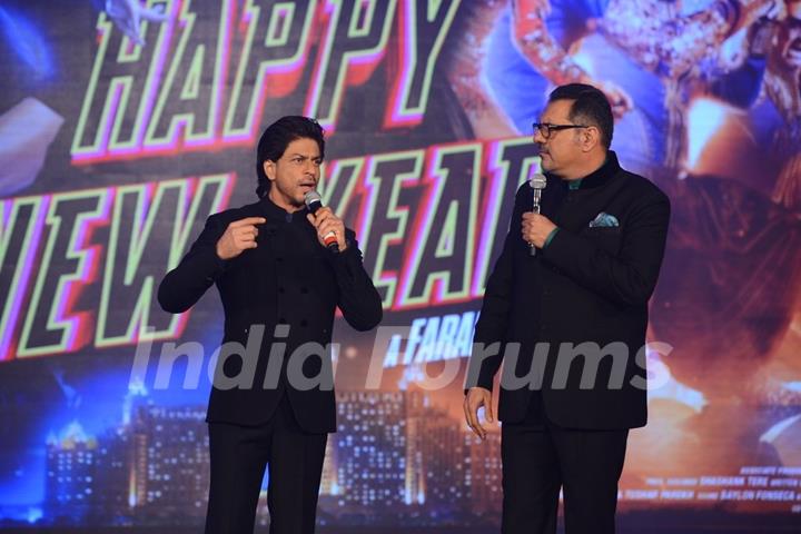 Shah Rukh Khan interacts with Boman Irani at the Trailer Launch of Happy New Year