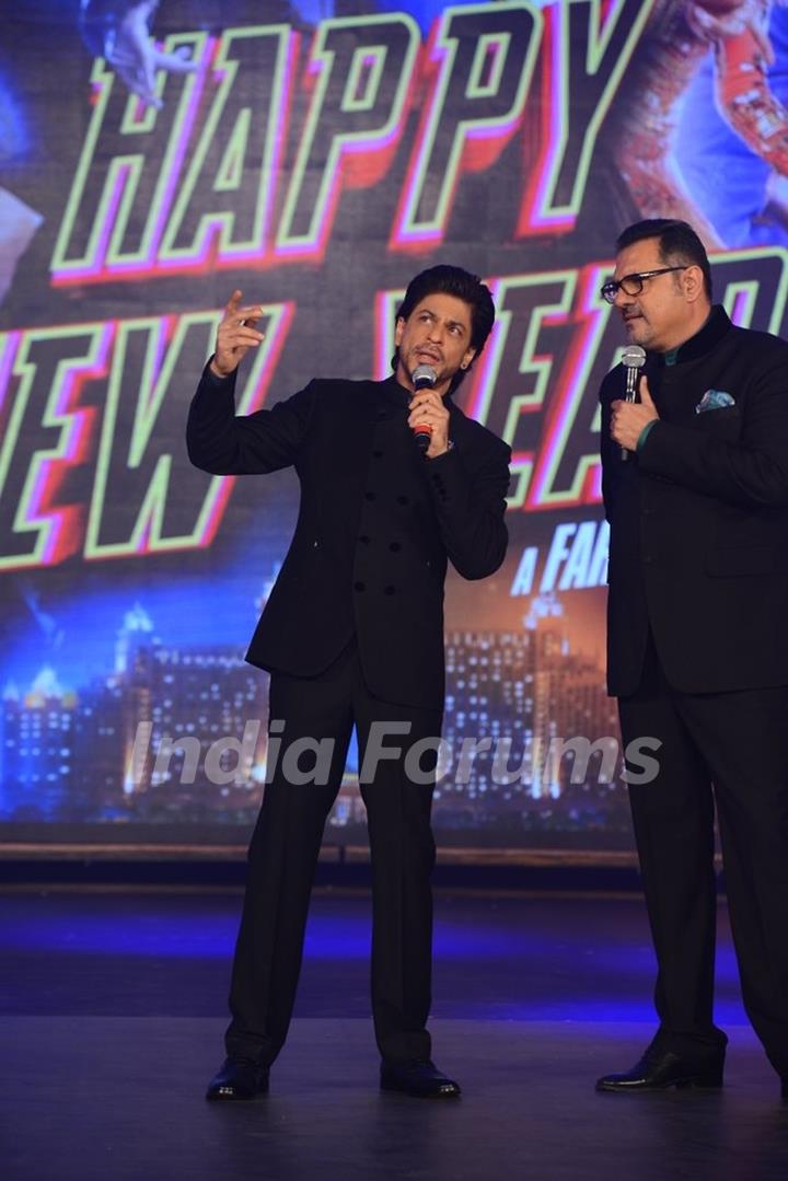 Shah Rukh Khan interacts with Boman Irani at the Trailer Launch of Happy New Year