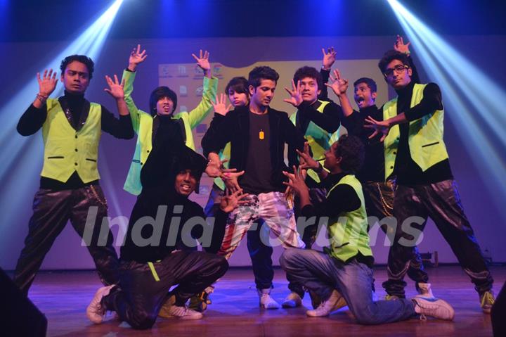 Mudassar Khan performs at the IIMUN Event