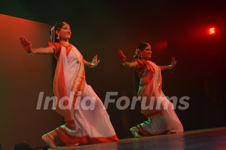 Dancers perform at the IIMUN Event