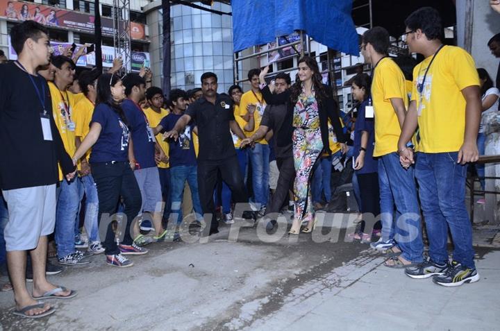 Sonam Kapoor makes an exit from the Promotions of Khoobsurat at Mithibai College