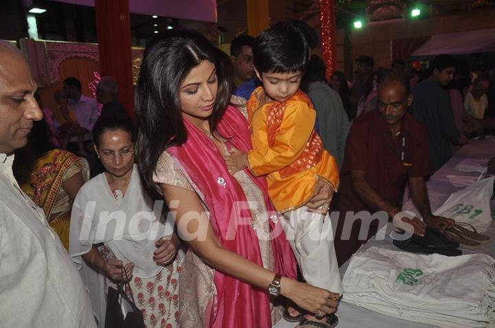 Shilpa Shetty with her son at the Isckon Temple on Janmashtami