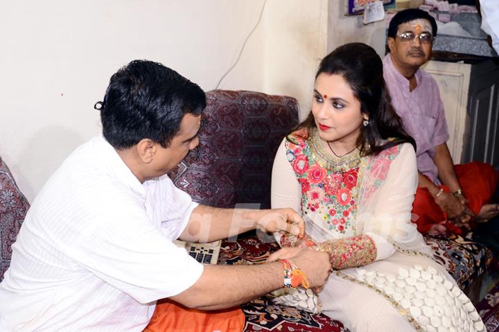 A pandit ties a sacred thread to Rani Mukherjee at Ambaji Temple