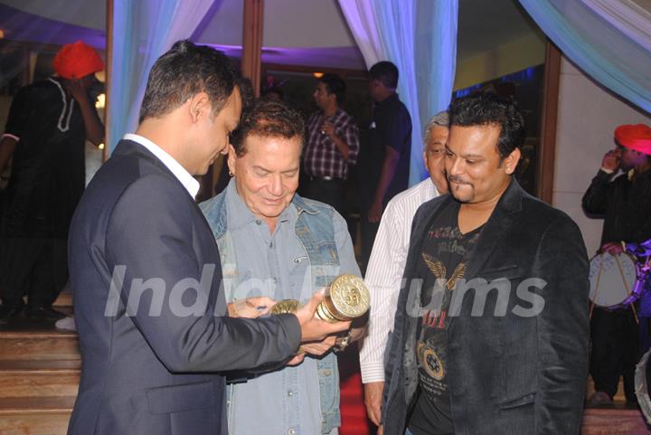 Producers, Siddarth Kumar Tewary and Rahul Kumar Tewary with Salim Khan at the Success Bash