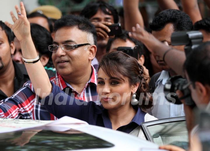 Rani Mukherjee waves to her fans at the Promotion of Mardaani in Kolkatta