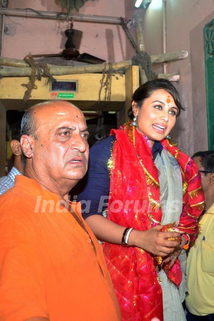 Rani Mukherjee was spotted coming out from a temple in Kolkatta