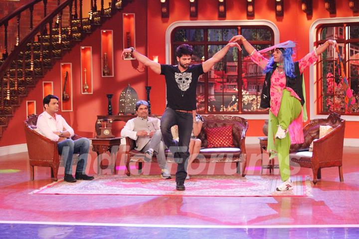 Shahid Kapoor shakes a leg with Gutthi on Comedy Nights With Kapil