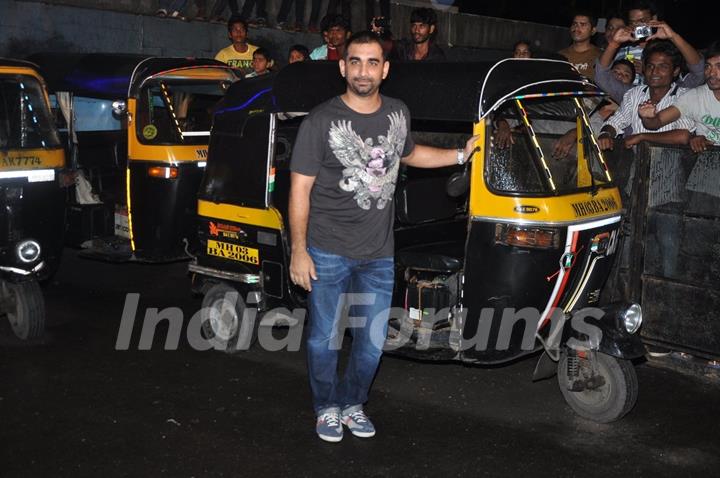 Kunal Deshmukh poses with the Auto Rickshaw at the Special Screening of Raja Natwarlal