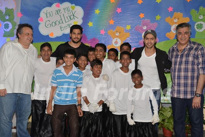 Abu Jani, Sidharth Malhotra, Varun Dhawan and Sandeep Khosla with Kids at Ashray NGO
