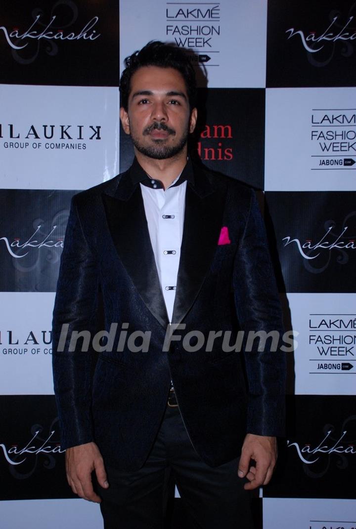 Abhinav Shukla poses for the media at Vikram Phadnis Bash