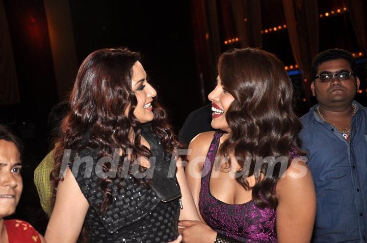 Sonali Bendre and Priyanka Chopra share a laugh on India's Best Cine Stars Ki Khoj