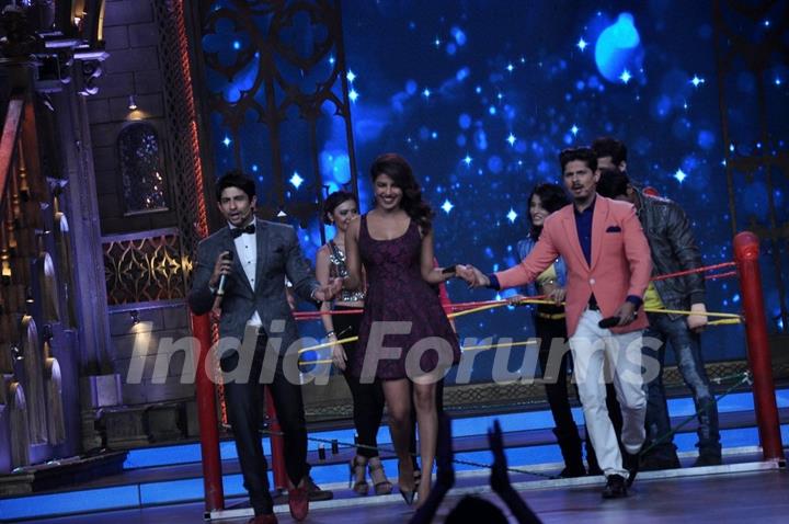 Hussain and Vishal shake a leg with Priyanka Chopra on India's Best Cine Stars Ki Khoj